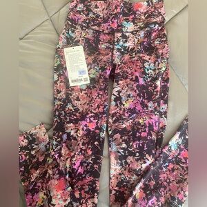 NWOT-LULULEMON-Multi color-Base Pace HR Tight 31" size 8